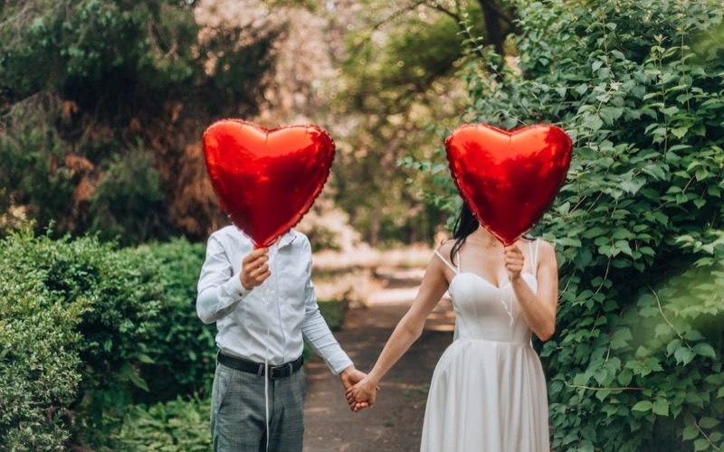 1998 có hợp với 1998 không? Xét tình yêu 1998 và 1998